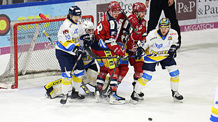 Nach der Heimpleite gegen Stuttgart - die Deggendorfer sind aber dennoch das st&auml;rkste Heimteam der Liga - muss die Fratkin-Truppe (in rot) in den anstehenden schweren Spielen &auml;u&szlig;erst fokussiert agieren.