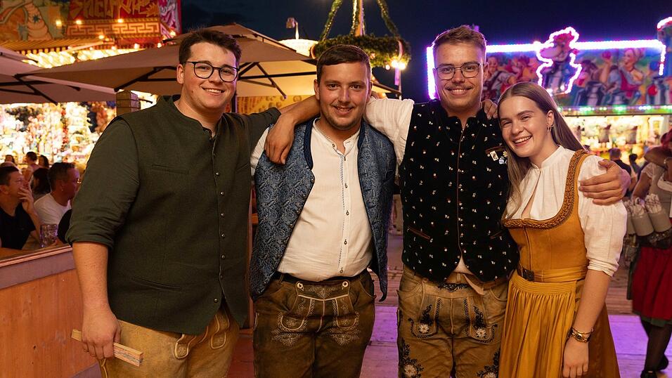 Die Partybilder vom Montag, 10. August, aus dem Festzelt Krönner. Die Partybilder vom Montag, 10. August, aus dem Festzelt Krönner.