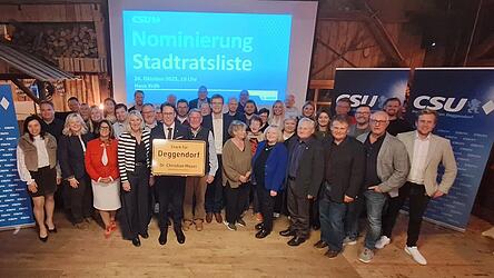 Oberbürgermeister Dr. Christian Moser präsentiert die Kandidaten der CSU für die Stadtratswahl ‘26.