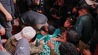 Der bei einem israelischen Milit&auml;rangriff get&ouml;tete Hamas-Kommandeur wurde in Gaza beigesetzt.