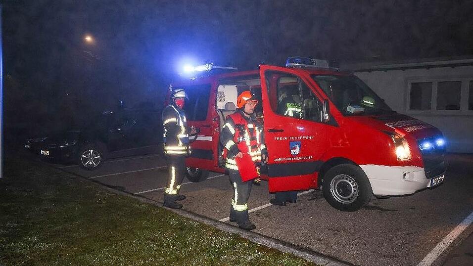 In der Nacht auf Mittwoch brannte eine Kerzenfabrik in Rotthalmünster (Kreis Passau). Der Schaden wird aktuell auf rund 250.000 Euro geschätzt.