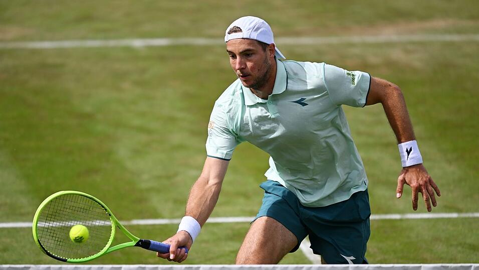 Jan-Lennard Struff steht in Stuttgart im Achtelfinale. Jan-Lennard Struff steht in Stuttgart im Achtelfinale.