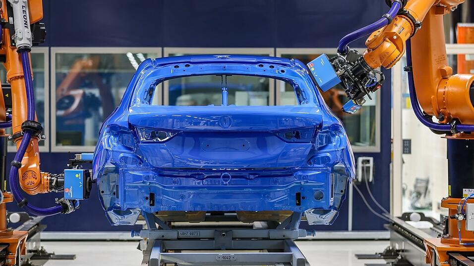 Ein Auto, dem Teile fehlen, ist kein richtiges Auto: Die Autozulieferer in Niederbayern und der Oberpfalz sind für die Branche, die unter Druck steht, sehr wichtig. Ein Auto, dem Teile fehlen, ist kein richtiges Auto: Die Autozulieferer in Niederbayern und der Oberpfalz sind für die Branche, die unter Druck steht, sehr wichtig.