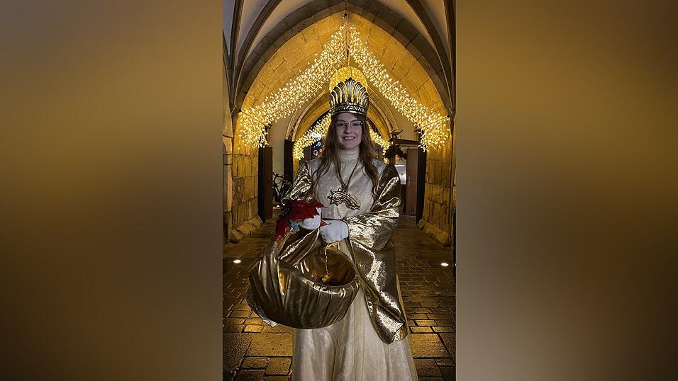 Das Straubinger Christkind Svenja Fröschl ist in der Adventszeit häufig im Einsatz. Das Straubinger Christkind Svenja Fröschl ist in der Adventszeit häufig im Einsatz.