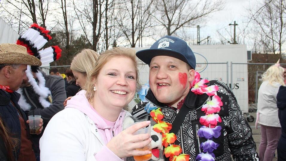 Viele Faschings-Fans haben sich am Samstag den Umzug in Langenbach angesehen. Viele Faschings-Fans haben sich am Samstag den Umzug in Langenbach angesehen.