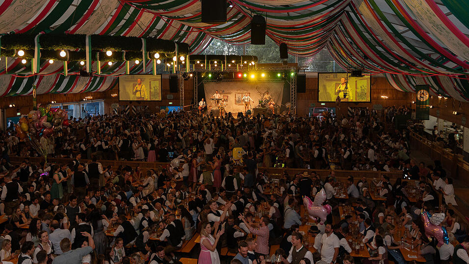 Die Partybilder vom Freitag, 11. August 2023, aus dem Festzelt Weckmann.