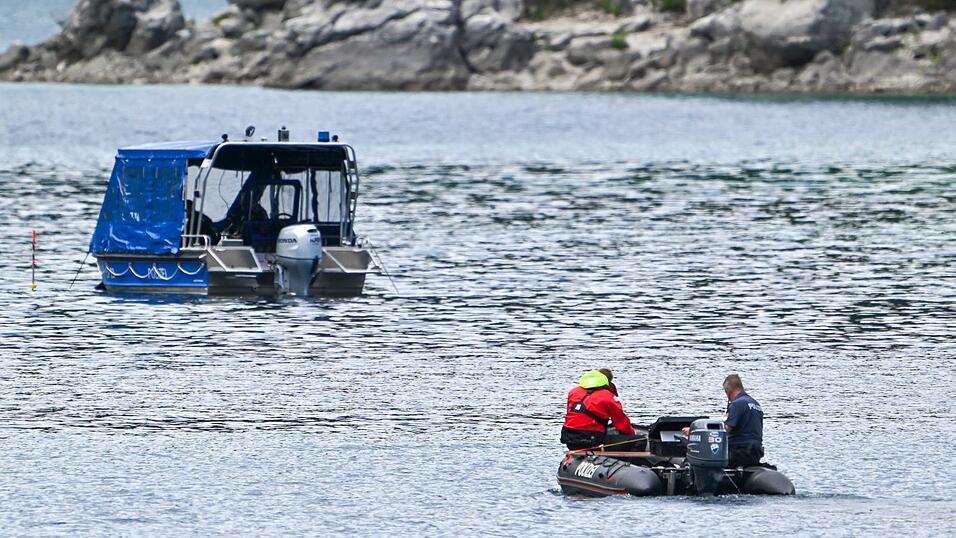 Die Polizei will bei der Vermissten-Suche auf dem Eibsee eine Fachfirma hinzuziehen. (Archivbild)