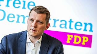 NRW-FDP-Chef Henning H&ouml;ne gab bekannt, dass er als Bundesvorsitzender der Partei kandidiert.