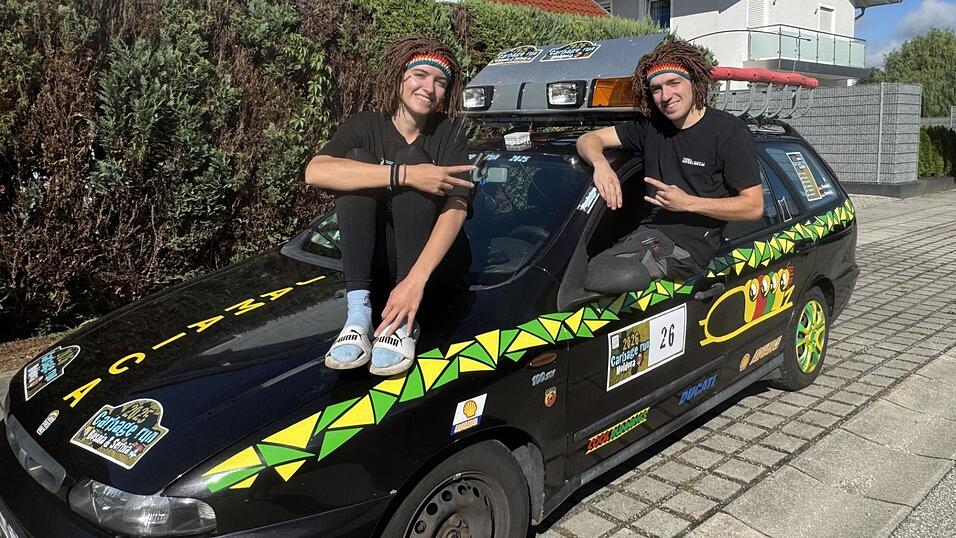 Carina und Jonas Damböck mussten vor dem Start noch die Spur einstellen. Carina und Jonas Damböck mussten vor dem Start noch die Spur einstellen.