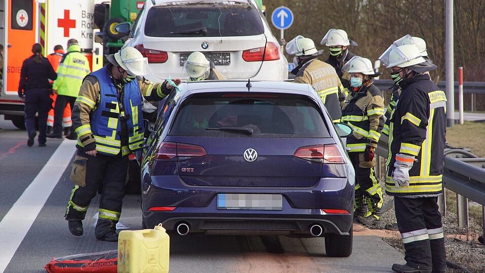 Der Fahrer des VW wurde bei dem Unfall zum Glück nur leicht verletzt. Der Fahrer des VW wurde bei dem Unfall zum Glück nur leicht verletzt.