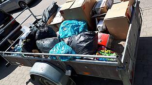 In Säcken verpackte Abfälle gelten als Sperrmüll und werden deshalb nicht in den örtlichen Altstoffsammelstellen angenommen.