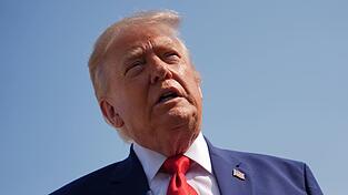 US-Pr&auml;sident Donald Trump pausierte die Angriffe im Iran nach eigenen Angaben auf Bitten der Vermittlerl&auml;nder. (Archivbild)