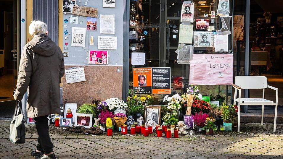 Die Ermittlungen nach den t&ouml;dlichen Sch&uuml;ssen in Oldenburg sind beendet - Trauer, Anteilnahme und Fragen bleiben.