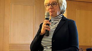 Wird der künftige Bürgermeister von Stephansposching haupt- oder ehrenamtlich tätig sein? Jutta Staudinger hat dazu eine klare Meinung. Wird der künftige Bürgermeister von Stephansposching haupt- oder ehrenamtlich tätig sein? Jutta Staudinger hat dazu eine klare Meinung.