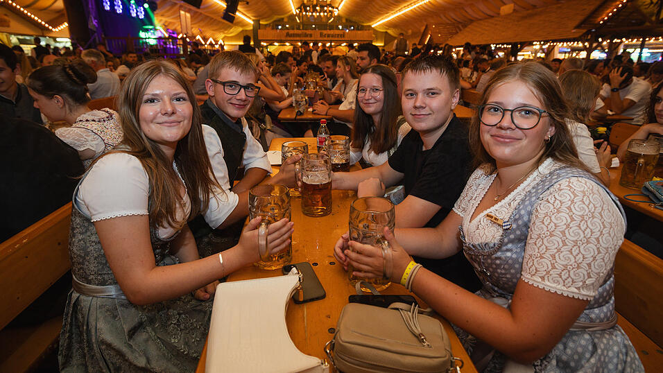Die Partybilder vom Sonntag, 18. August, aus dem Festzelt Nothaft. Die Partybilder vom Sonntag, 18. August, aus dem Festzelt Nothaft.