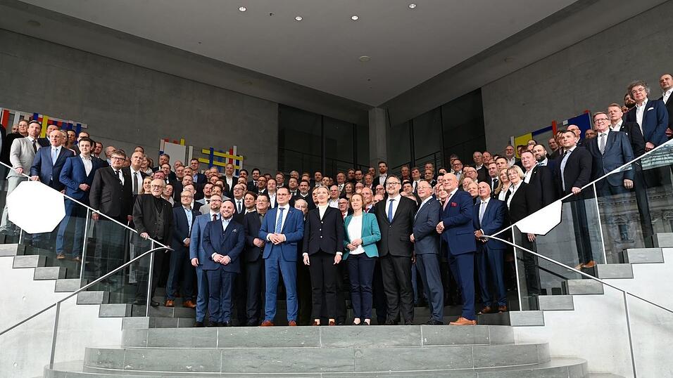 Der Anteil von Menschen mit Migrationshintergrund ist in keiner Fraktion so niedrig wie bei der AfD.