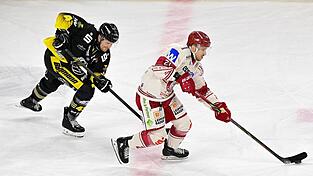 Immer weiter: So muss das Motto von EVL-Routinier David Stieler (rechts) und seinen Teamkollegen am Freitag lauten. Landshut hat sich nach Spiel eins nur wenig vorzuwerfen. Die wenigen Fehler hat Krefeld eiskalt bestraft. Die gilt es nun abzustellen.