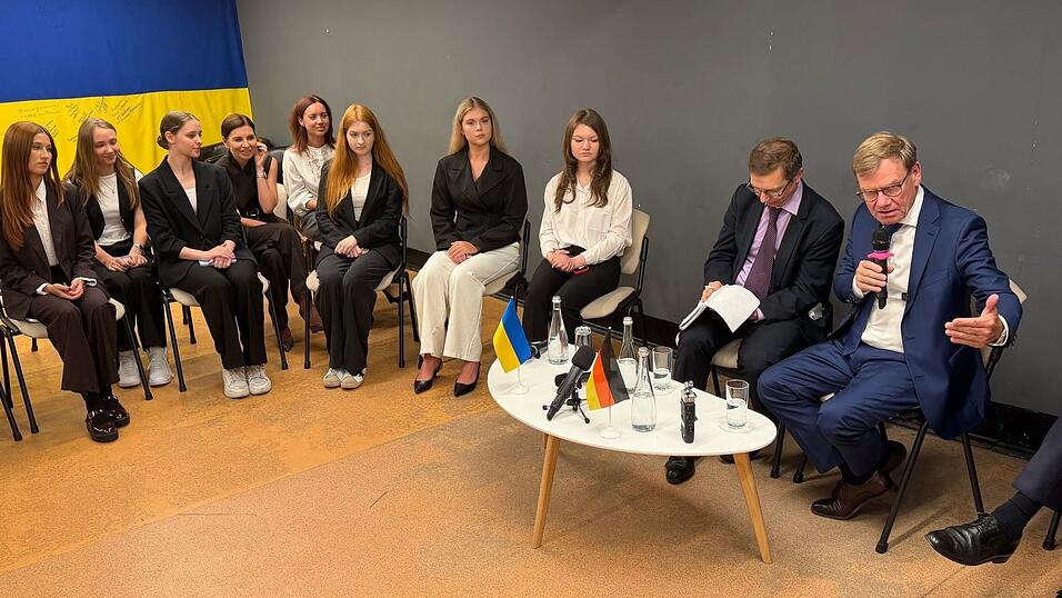 An der Universit&auml;t kann k&uuml;nftig wieder in Pr&auml;senz studiert werden - unterirdisch.