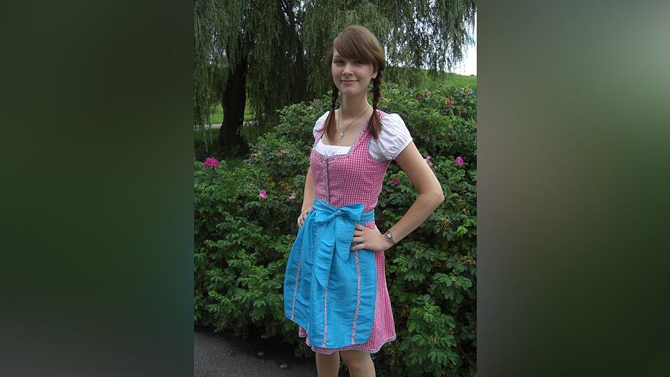 Richtige Frisur, schöner Schürzenknoten - Christina ist bereits fürs Volksfest