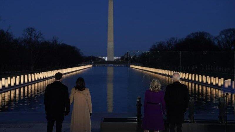 Bereits am Vortag seiner Amtseinführung ist Joe Biden nach Washington gekommen und hat zusammen mit Harris den Opfern von Corona gedacht. (Symbolbild) Bereits am Vortag seiner Amtseinführung ist Joe Biden nach Washington gekommen und hat zusammen mit Harris den Opfern von Corona gedacht. (Symbolbild)