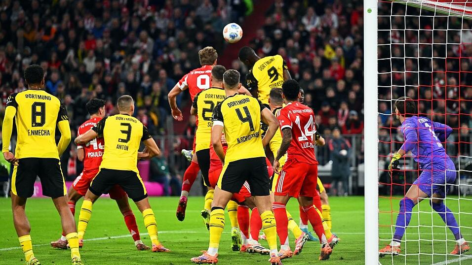 Harry Kane (hinten, Mitte l) brachte den FC Bayern früh in Führung. Harry Kane (hinten, Mitte l) brachte den FC Bayern früh in Führung.