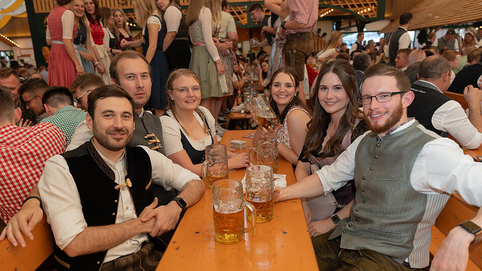 Die Partybilder vom Freitag, 11. August 2023, aus dem Festzelt Nothaft. Die Partybilder vom Freitag, 11. August 2023, aus dem Festzelt Nothaft.