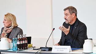 Ministerpräsident Markus Söder (CSU) spricht während Sitzung des bayerischen Kabinetts in Ansbach. Ministerpräsident Markus Söder (CSU) spricht während Sitzung des bayerischen Kabinetts in Ansbach.