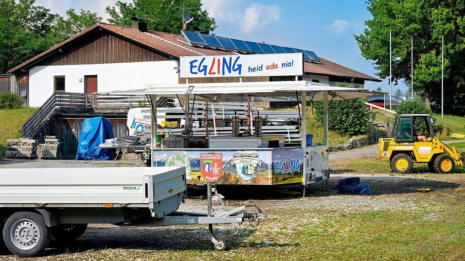 Die Eglinger Blauliachd-Party endete nach einer Gewalttat mit einem Großeinsatz. Die Eglinger Blauliachd-Party endete nach einer Gewalttat mit einem Großeinsatz.