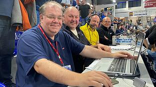 Das Team vom Fanradio „Tigers on Air“: Markus Altmann, Erhard Grundl, Tobias Welck und Markus Speiseder (v. l.) beim Spiel der Straubing Tigers gegen den EHC Red Bull München vergangenen Sonntag.