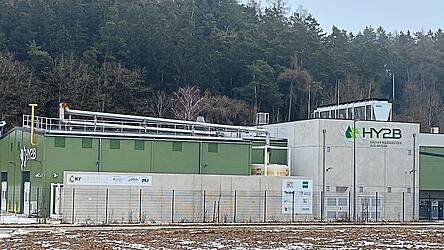 Aktuell steht auf dem WATZ-Gel&auml;nde der Elektrolyseur. Dazukommen soll eine Testhalle und ein Verfl&uuml;ssiger.