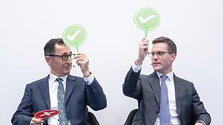 Wer hat am Ende die Nase vorne? Zwischen Gr&uuml;nen-Spitzenkandidat Cem &Ouml;zdemir und CDU-Frontmann Manuel Hagel zeichnet sich wenige Tage vor der Landtagswahl in Baden-W&uuml;rttemberg ein enges Rennen ab. (Archivbild)