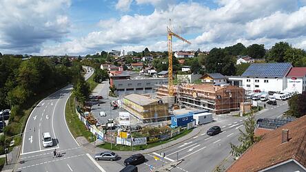 Das neue „Zentrum für Rettungsdienst und Katastrophenschutz“. Gleich dahinter das Feuerwehrhaus, was für Synergien im Rettungswesen sorgen soll. Das neue „Zentrum für Rettungsdienst und Katastrophenschutz“. Gleich dahinter das Feuerwehrhaus, was für Synergien im Rettungswesen sorgen soll.