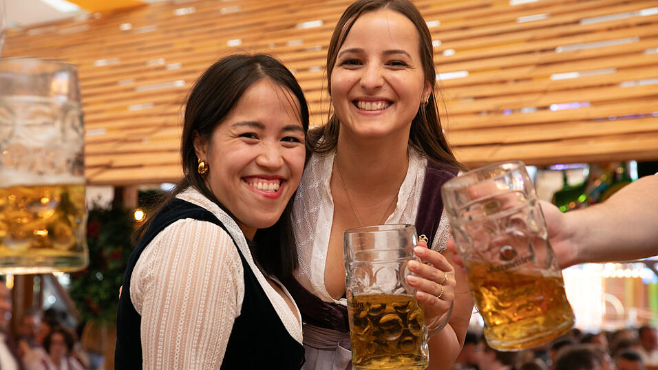 Das sind die Partybilder vom Dienstag, 12. August, aus dem Festzelt Nothaft. Das sind die Partybilder vom Dienstag, 12. August, aus dem Festzelt Nothaft.