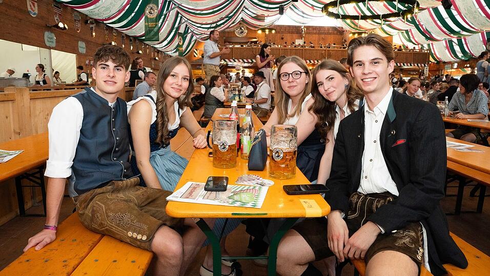 Die Partybilder vom Donnerstag, 13. August, aus dem Festzelt Weckmann. Die Partybilder vom Donnerstag, 13. August, aus dem Festzelt Weckmann.