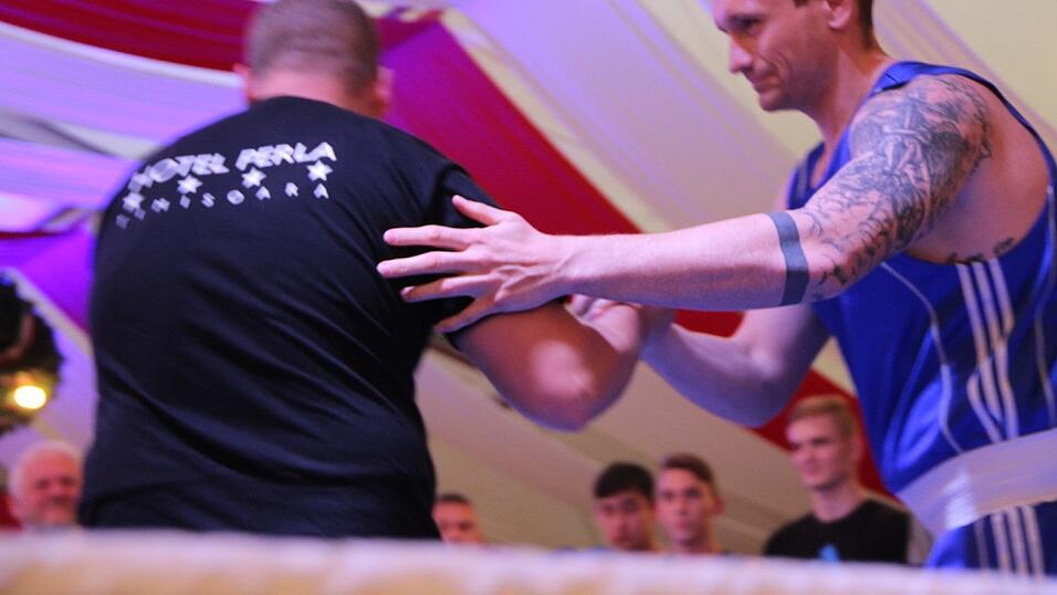 Im Lechner-Festzelt hie&szlig; es am Sonntag wieder 'Let&acute;s get ready to rumble'.