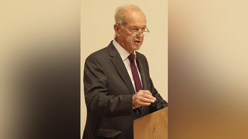 In seiner Rede blickte Altb&uuml;rgermeister Max Wagner, neuer Ehrenb&uuml;rger des Marktes Eichendorf, auf sein politisches Wirken zur&uuml;ck.