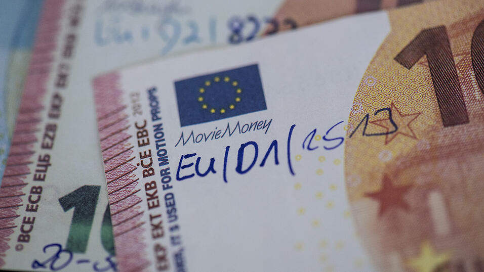 Spielgeld oder 'Movie Money' könne schnell verwechselt werden und gelange so immer wieder in den Zahlungsverkehr, warnt die Polizei. (Symbolbild) Spielgeld oder 'Movie Money' könne schnell verwechselt werden und gelange so immer wieder in den Zahlungsverkehr, warnt die Polizei. (Symbolbild)