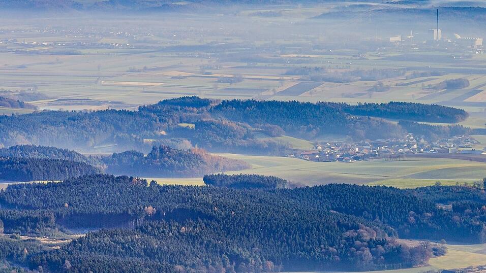 Wer sichert sich welche Windkraftfl&auml;chen - und wohin gehen am Ende die Profite? In Sachen Energiewende tut sich im Raum Landshut gerade einiges: Neue Karten der vorl&auml;ufigen Vorranggebiete f&uuml;r Windenergie liegen seit Montag in der Landshuter Stadtverwaltung und im Landratsamt aus, die B&uuml;rgerbeteiligung hat begonnen.