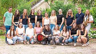 Der diesjährige Burgfestchor übt bereits fleißig. Der diesjährige Burgfestchor übt bereits fleißig.