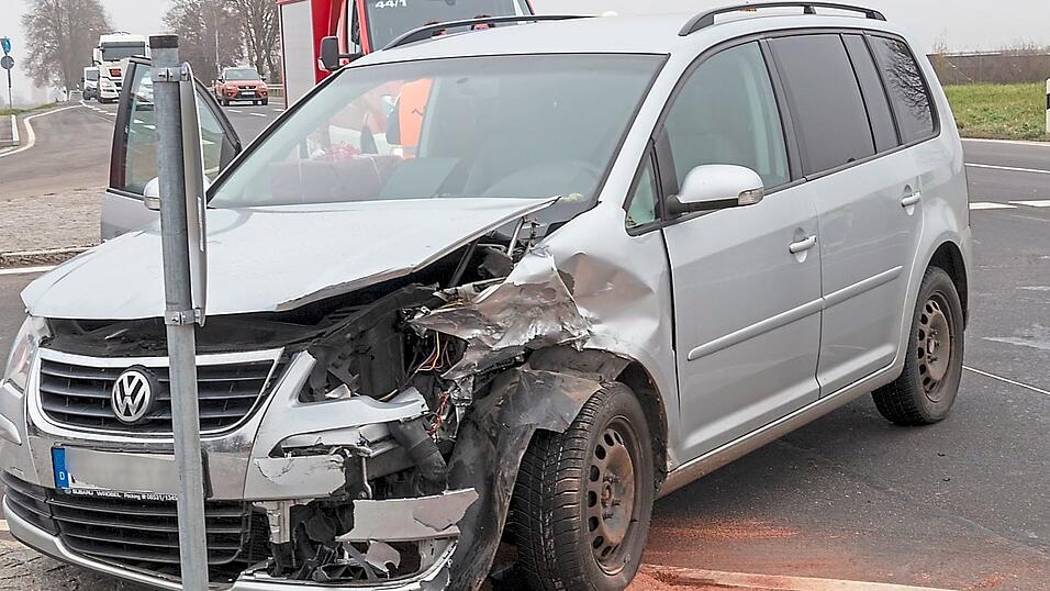 An beiden Fahrzeugen entstand Totalschaden.