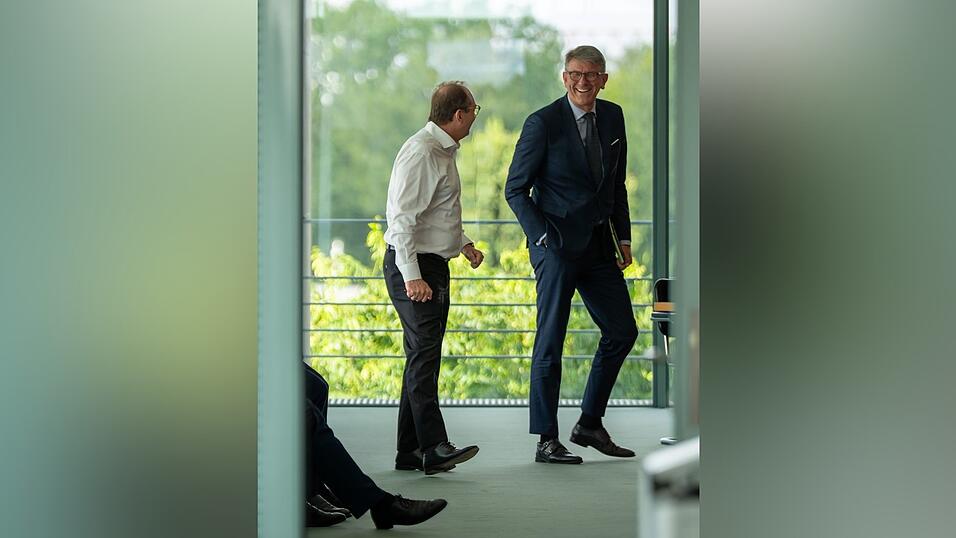 Kulturstaatsminister Wolfram Weimer freut sich, dass im Bundeshaushalt mehr Geld für Filmförderung eingeplant ist. Kulturstaatsminister Wolfram Weimer freut sich, dass im Bundeshaushalt mehr Geld für Filmförderung eingeplant ist.