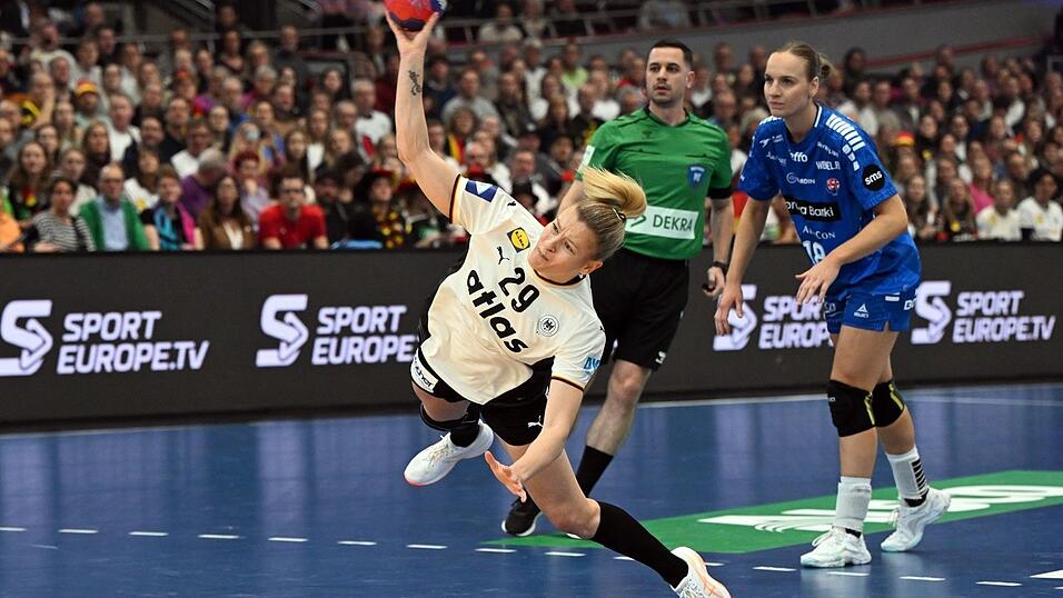 Kapitänin Antje Döll geht in jedem Spiel voran.