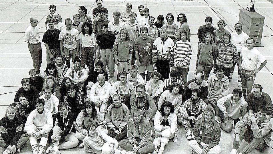 Die Volleyballer der SG Moosburg bei der Stadtmeisterschaft im Jahr 1993.
