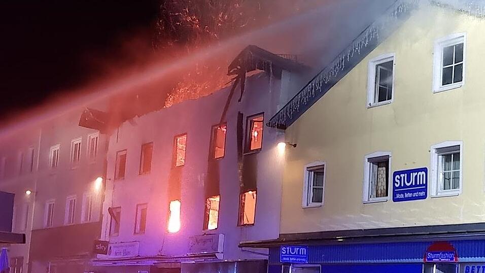 Bilder des Gro&szlig;brands in Aidenbach.