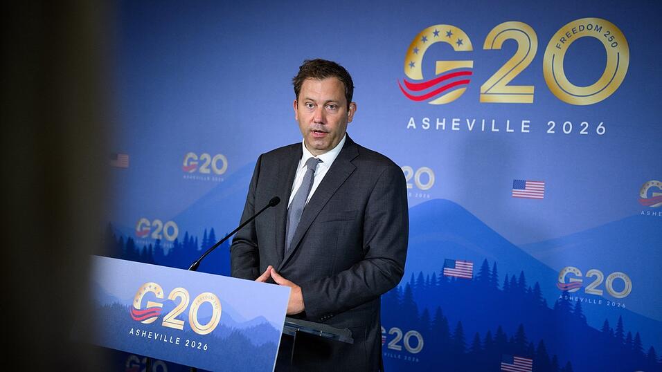 Die USA haben die diesjährige Präsidentschaft der G 20 inne. Der US-Finanzminister wollte die New York Times dieses Jahr nicht dabeihaben. Klingbeil entscheidet sich dafür, einen ihrer Deutschland-Korrespondenten in seiner Delegation mitzunehmen. Die USA haben die diesjährige Präsidentschaft der G 20 inne. Der US-Finanzminister wollte die New York Times dieses Jahr nicht dabeihaben. Klingbeil entscheidet sich dafür, einen ihrer Deutschland-Korrespondenten in seiner Delegation mitzunehmen.