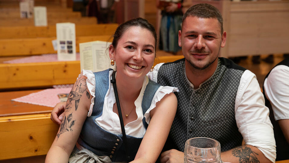 Die Partybilder vom Dienstag, 12. August, aus dem Festzelt Reisinger. Die Partybilder vom Dienstag, 12. August, aus dem Festzelt Reisinger.