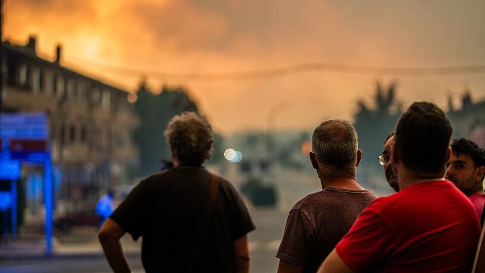 Besonders verheerend waren in Spanien die Feuer in der Umgebung von Madrid sowie in den benachbarten Provinzen Ávila und Toledo. Besonders verheerend waren in Spanien die Feuer in der Umgebung von Madrid sowie in den benachbarten Provinzen Ávila und Toledo.