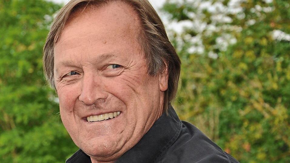 Der Jubilar: Erich K&uuml;hnhackl hat eine &uuml;berragende Karriere aufs Eis gezaubert - ein Vorbild f&uuml;r viele. Auch mit 70.