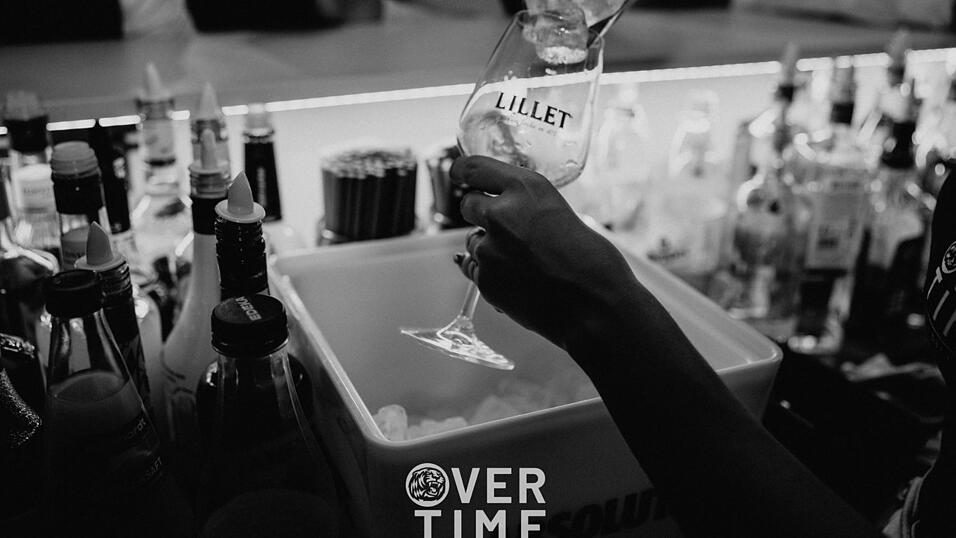 Auch am zweiten Volksfestfreitag schauten viele G&auml;ste im Overtime vorbei.