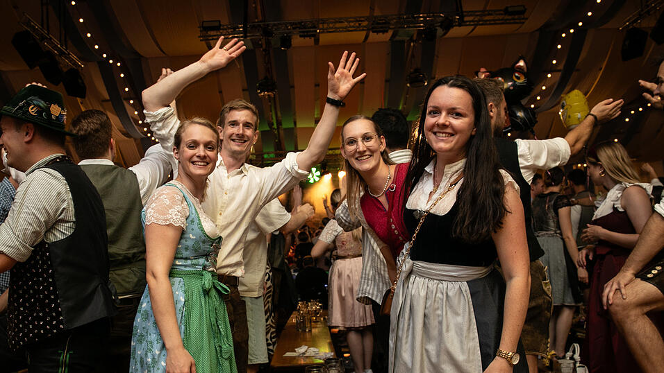 Die Partybilder vom Freitag, 15. August, aus dem Festzelt Reisinger. Die Partybilder vom Freitag, 15. August, aus dem Festzelt Reisinger.